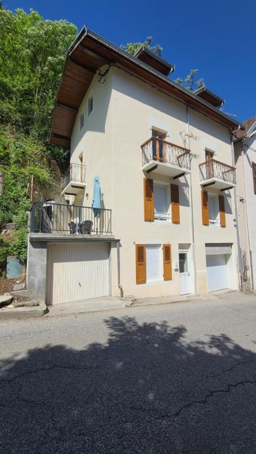 Joli Appartement Renove Avec Terrasse ブリッド・レ・バン エクステリア 写真